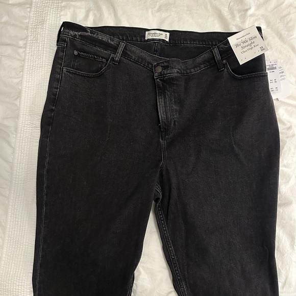 Abercrombie Ultra High Rise 90s Slim Straight Jean - Black -35 Long - Picture 2 of 9